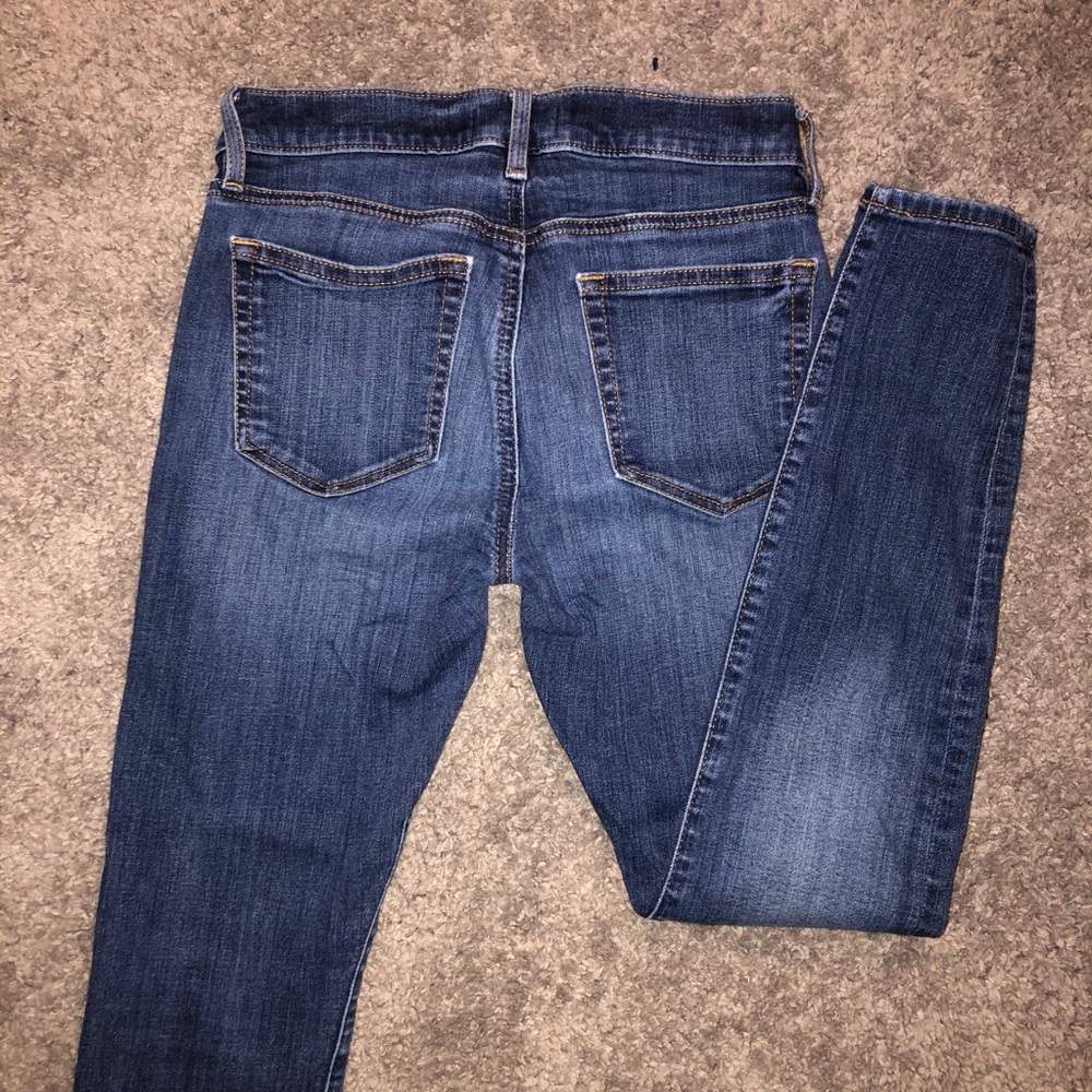 LOFT Mid-Rise Jegging— Medium Wash
